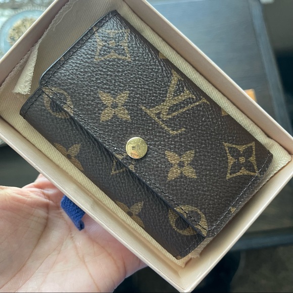 Louis Vuitton 6 key holder - Picture 2 of 10